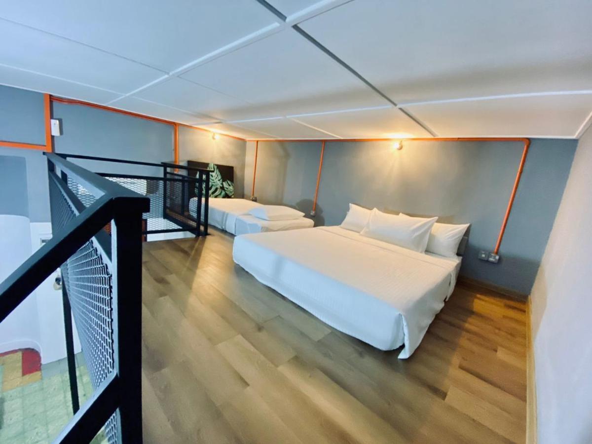 Ardour Lodge "A" Wing Tanjung Bungah  Esterno foto