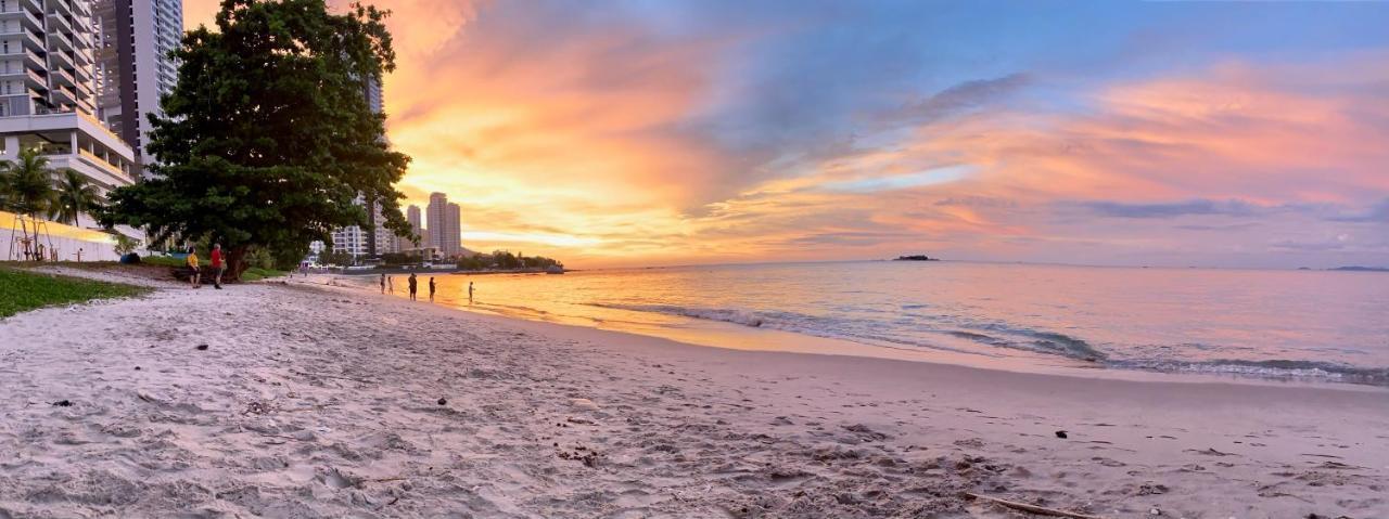 Ardour Lodge "A" Wing Tanjung Bungah  Esterno foto