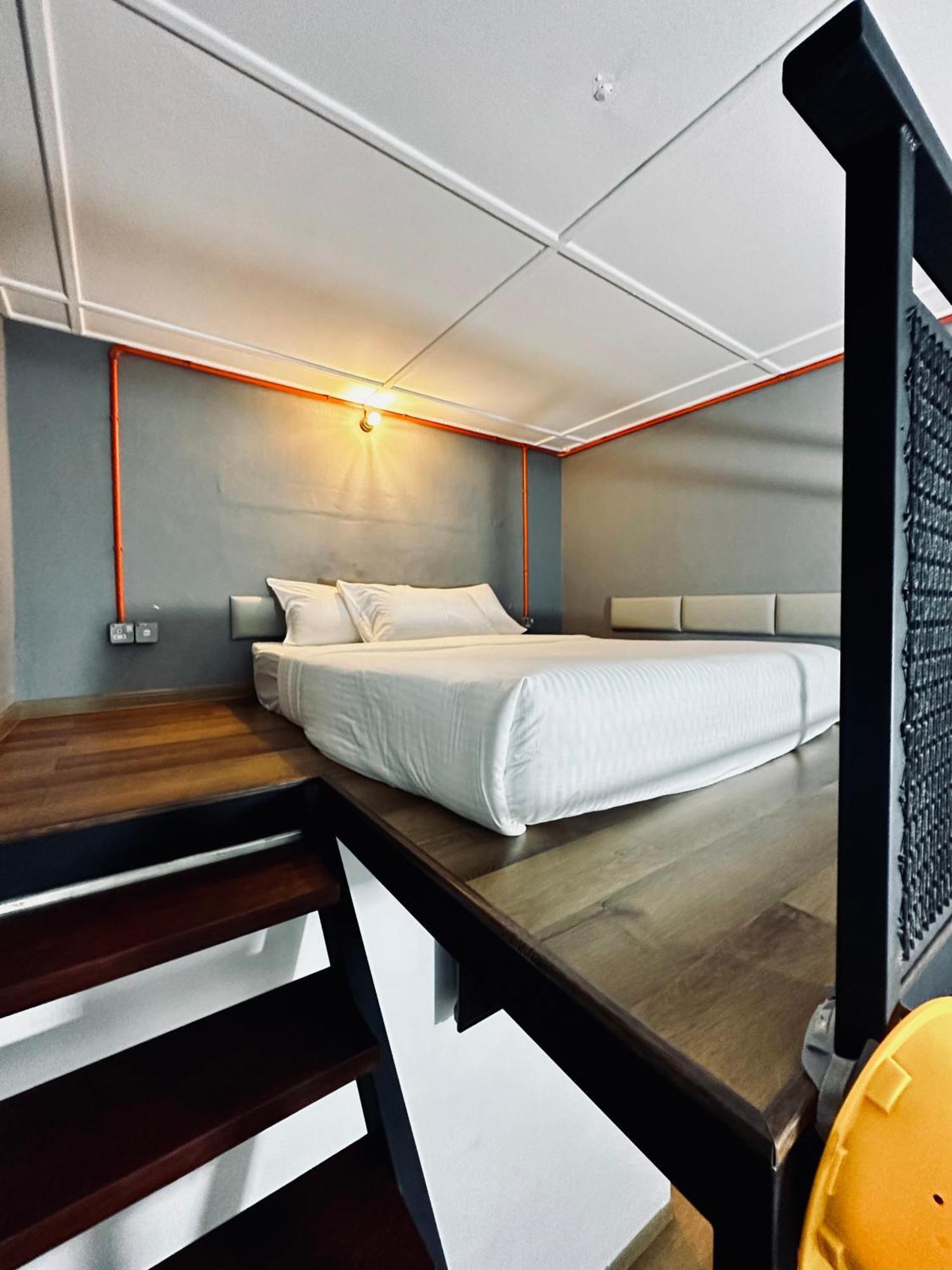 Ardour Lodge "A" Wing Tanjung Bungah  Esterno foto