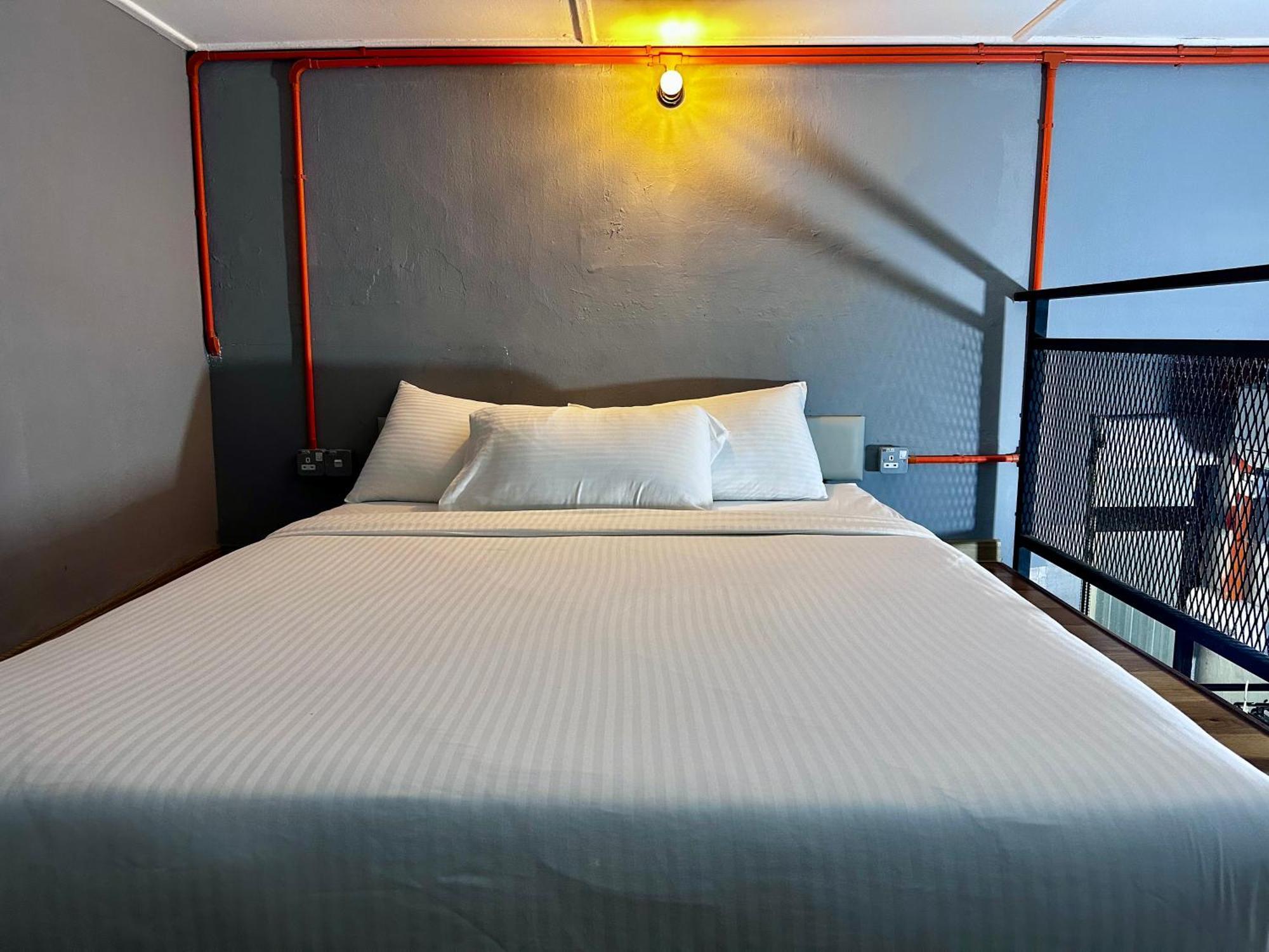 Ardour Lodge "A" Wing Tanjung Bungah  Esterno foto